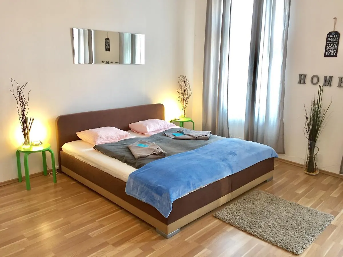 Lily'S Prague Apartment - 5 Minutes To Charles Bridge