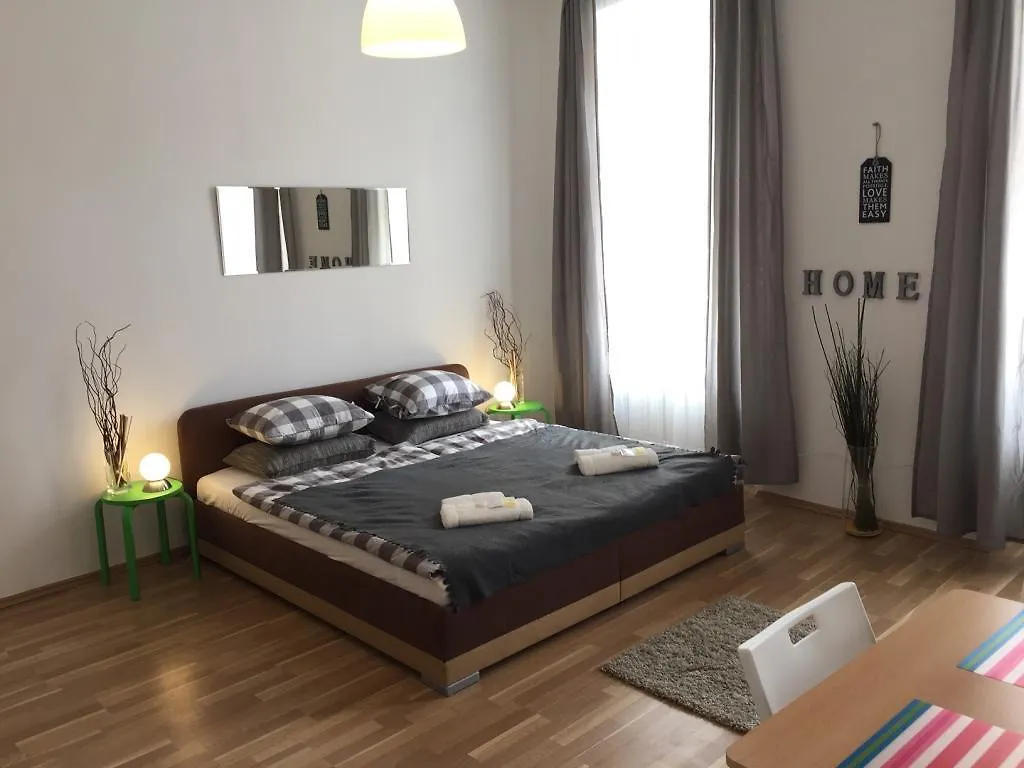 Lily'S Prague Apartment - 5 Minutes To Charles Bridge