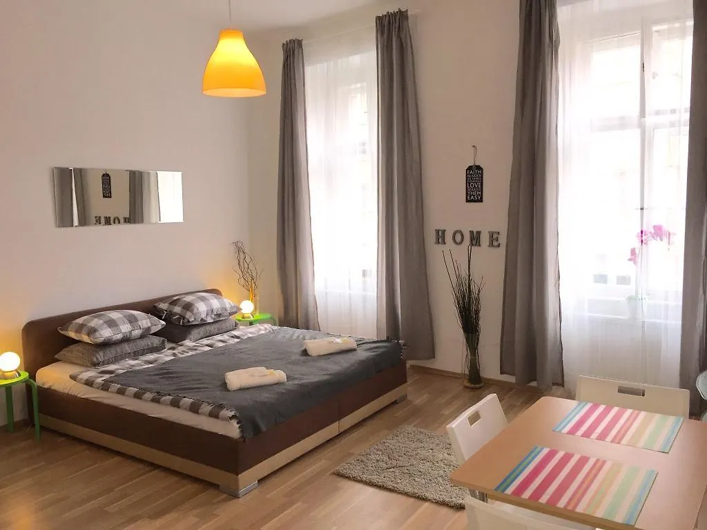Lily'S Prague Apartment - 5 Minutes To Charles Bridge Τσεχία