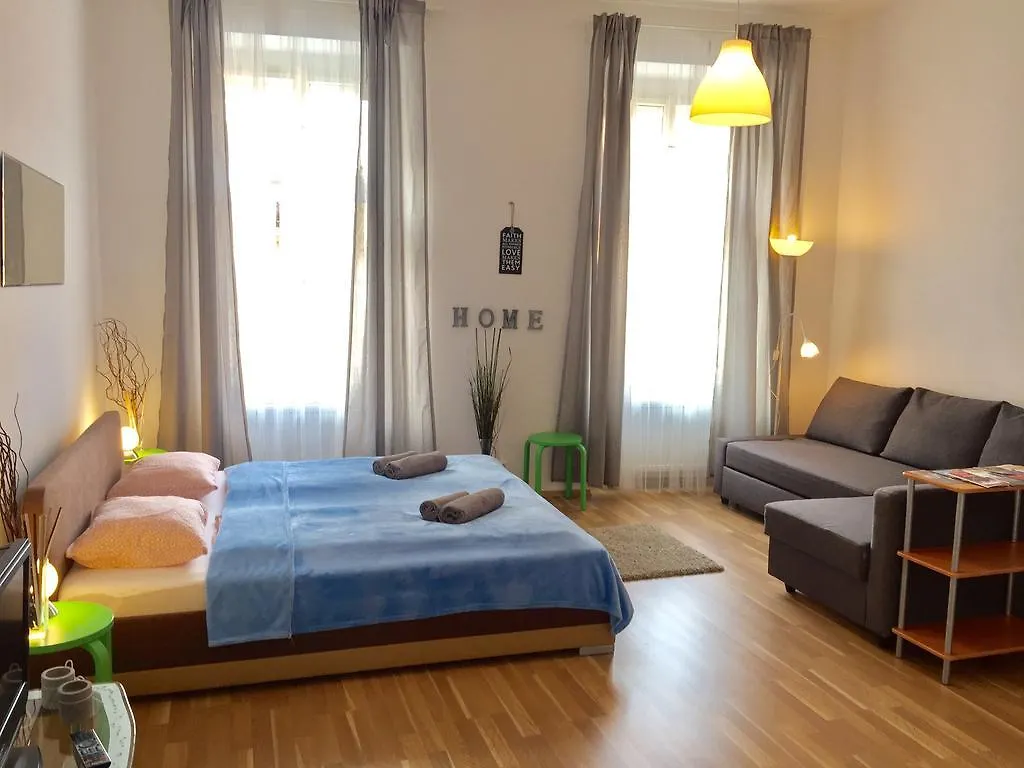 Lily'S Prague Apartment - 5 Minutes To Charles Bridge Τσεχία