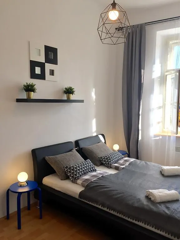 Lily'S Prague Apartment - 5 Minutes To Charles Bridge Τσεχία
